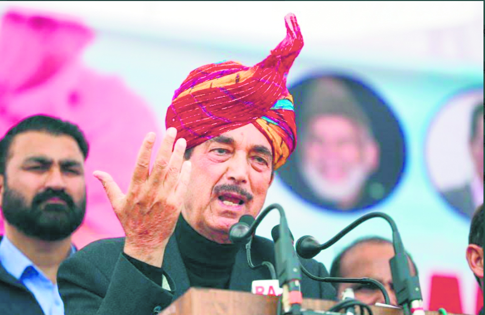 Ghulam Nabi Azad stresses unity, development in Kathua address