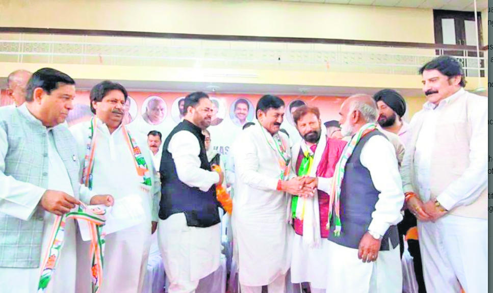 Former BJP MLA Durga Dass joins Congress in Jammu