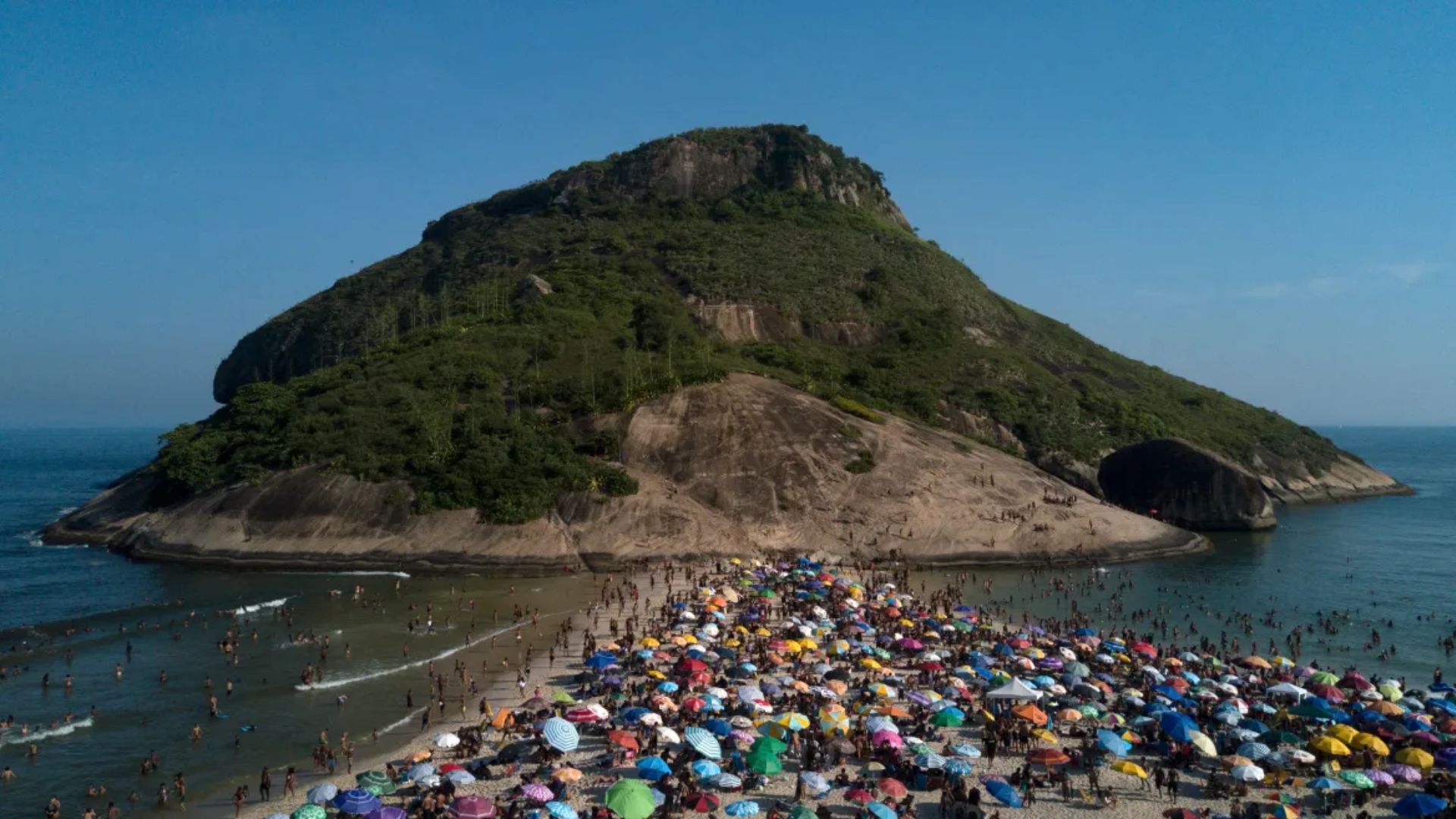 Rio de Janeiro experiences heat index of 62.3C