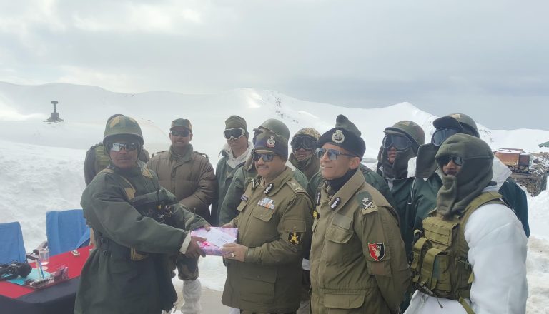 BSF Director General Reviews Operational Preparedness Along LoC in Kashmir