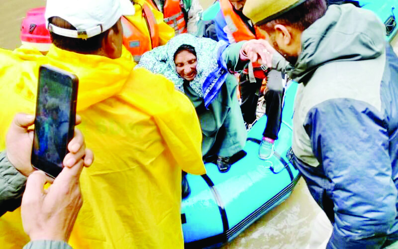 Flash floods prompt closure of Kupwara-Sopore National Highway amid heavy rainfall