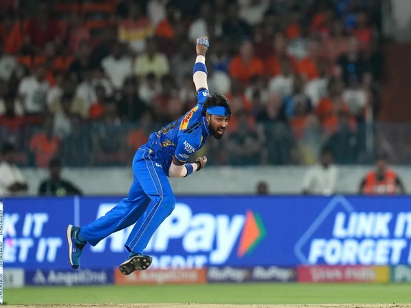 Hardik Pandya bowls in at the final over