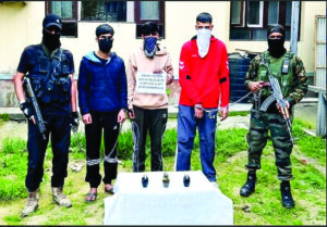 Police arrests 3 LeT terrorist associates in Baramulla