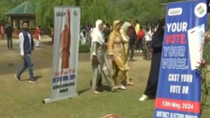 ECI organizes mega voter awareness program in Srinagar under SVEEP