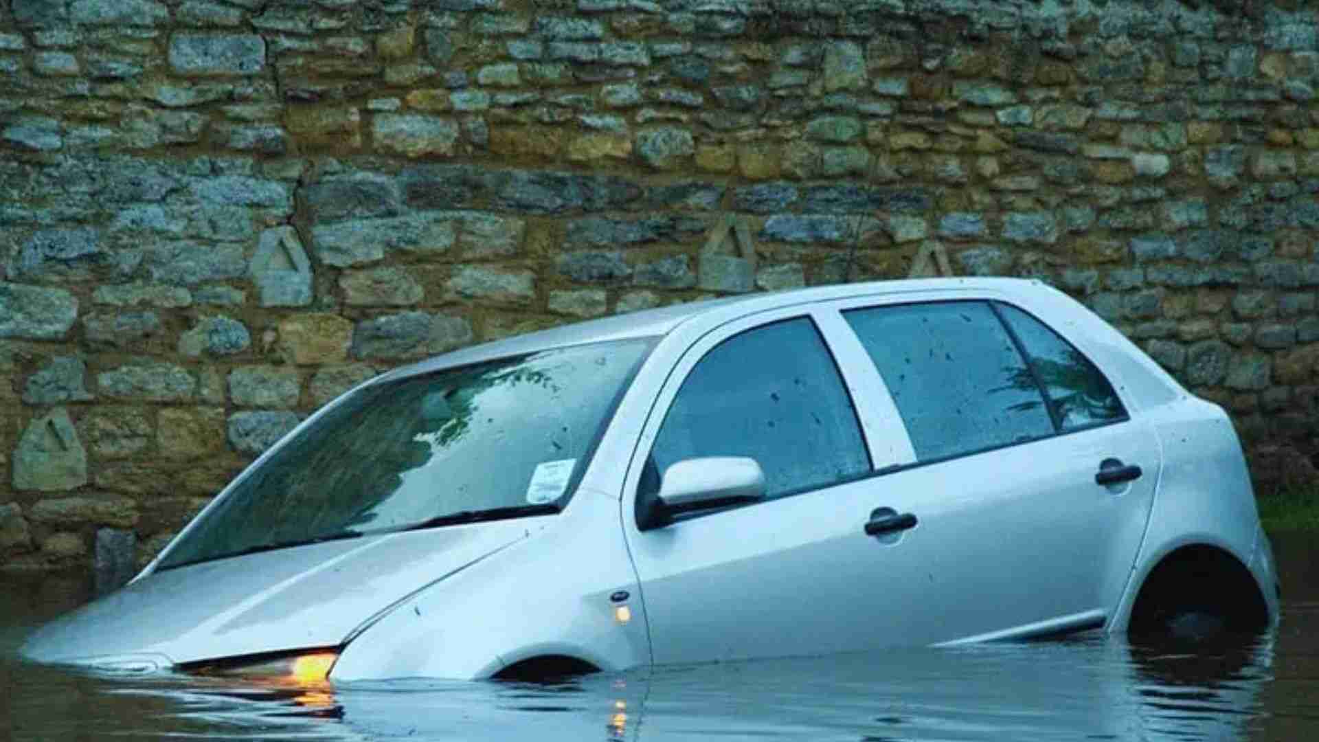 Hyderabad Tourists Land In Pond Due to Google Maps In Kerala