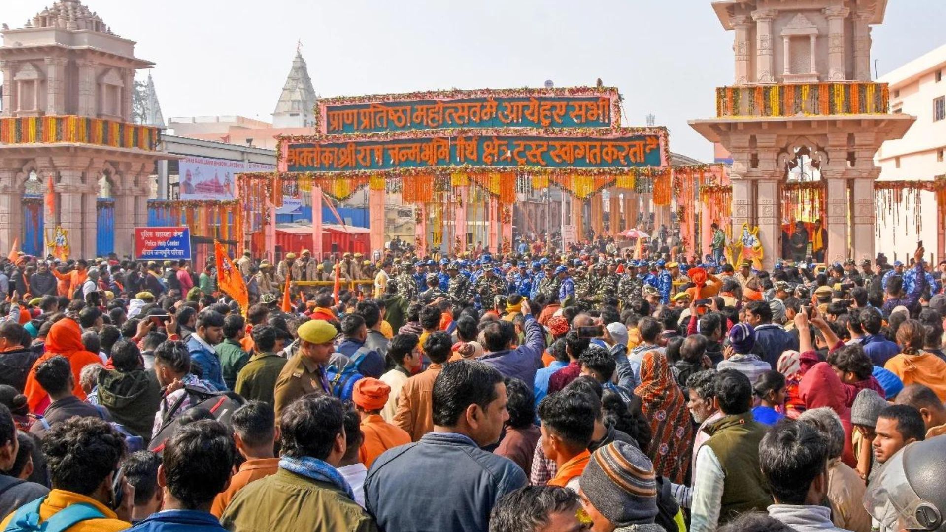 Devotees Continue To Visit Ayodhya’s Shri Ram Mandir Despite Intense Heat