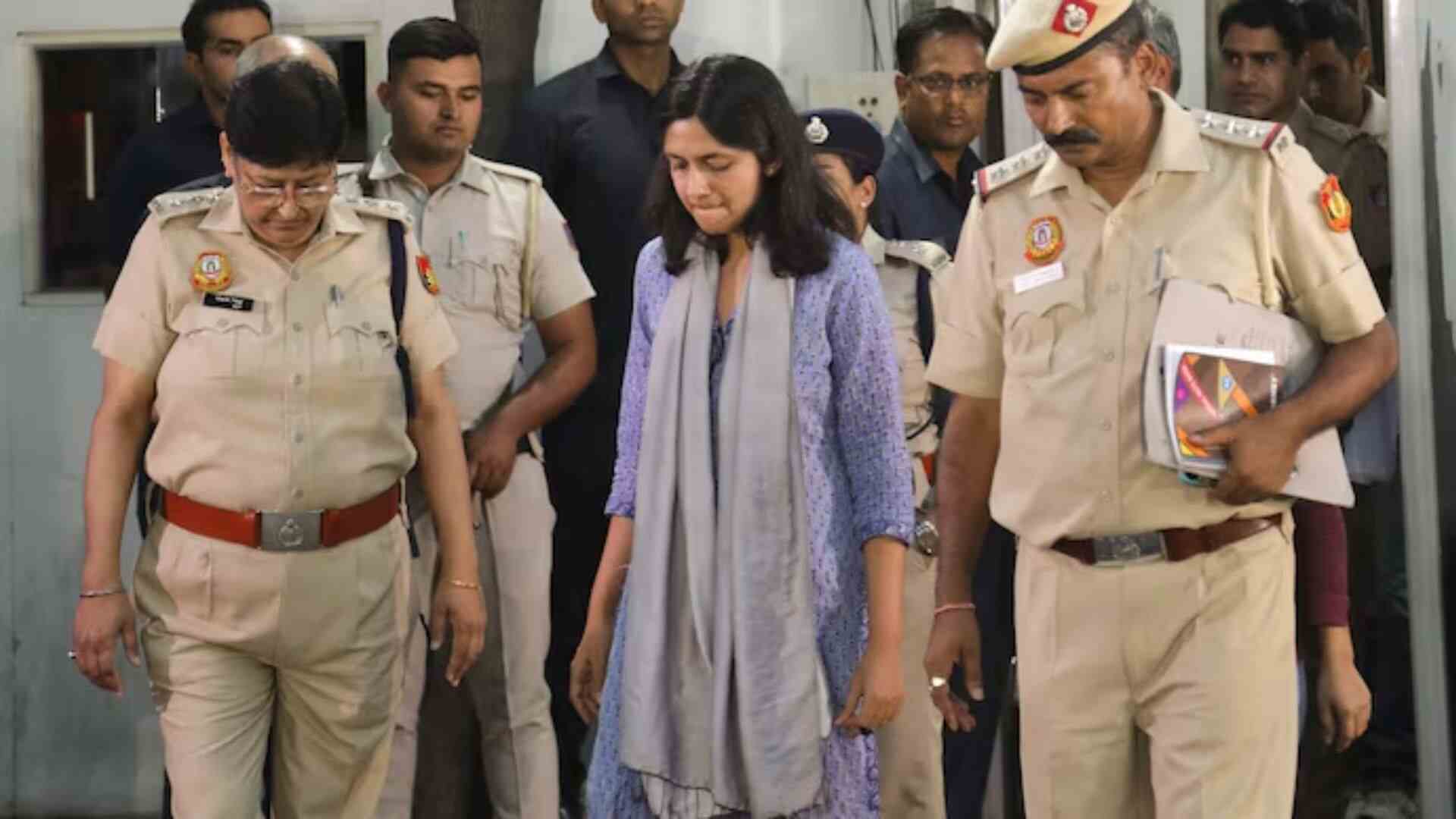 Swati Maliwal Shows Bruises Over Left Leg, Right Cheek | MLC Report