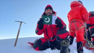 Pakistani Sirbaz Khan Scales Mt. Everest Without Oxygen Support