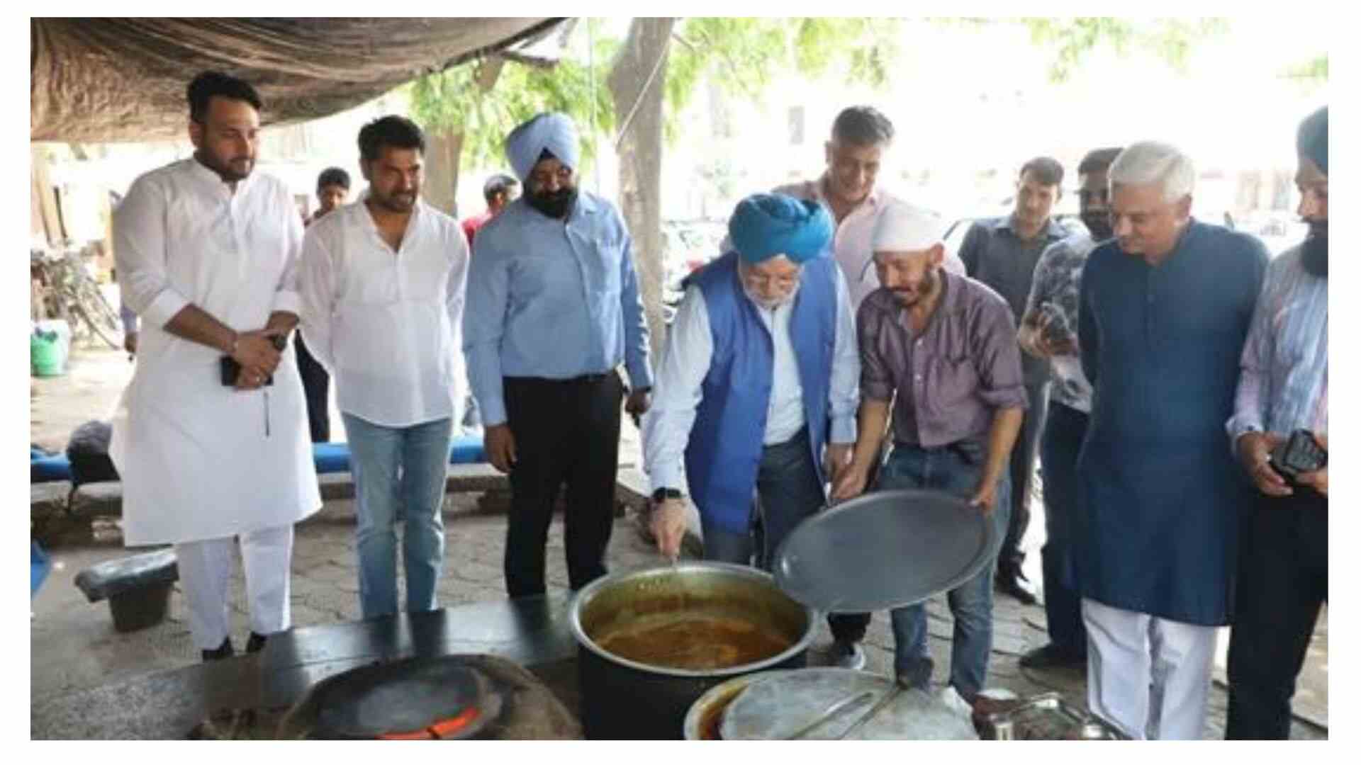 PM SVANidhi Scheme Beneficiaries Meet Union Minister Puri