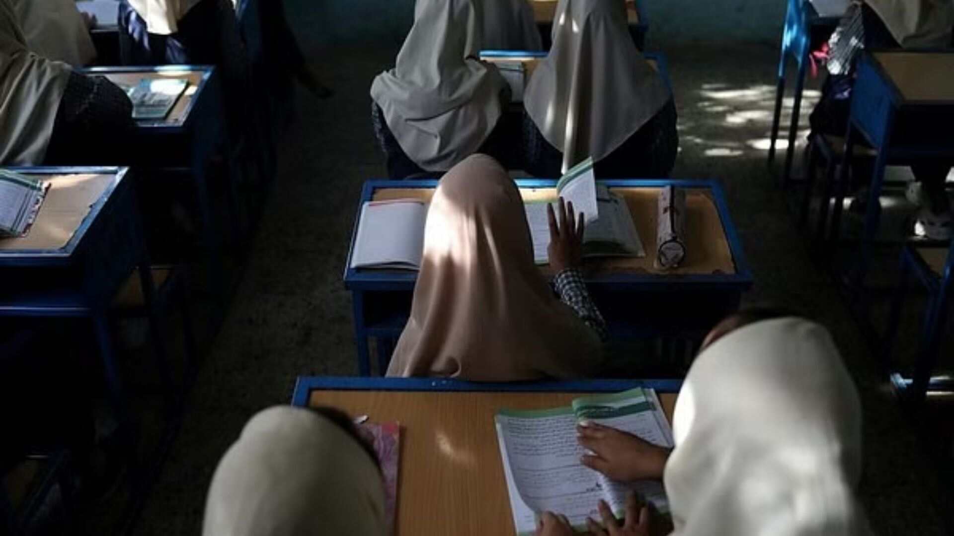 Pak: Ceiling Fan Falls on Teacher’s Head In Classroom