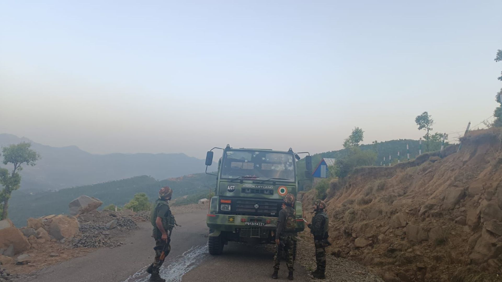 Indian Airforce Convoy Attacked in Jammu and Kashmir’s Poonch District, Five Soldiers Injured