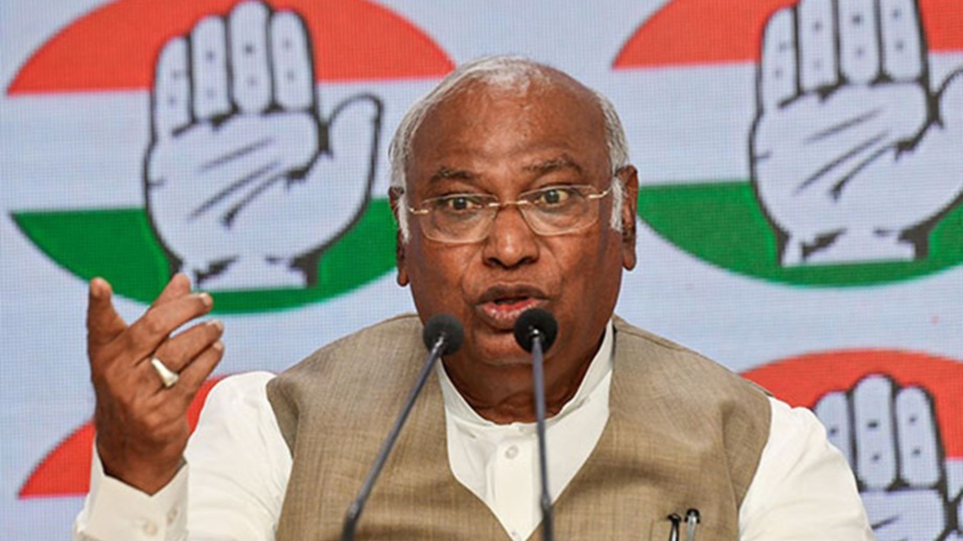 Mallikarjun Kharge Criticizes Modi Government Over NEET-UG Exam, Claims Future of 24 Lakh Students at Stake