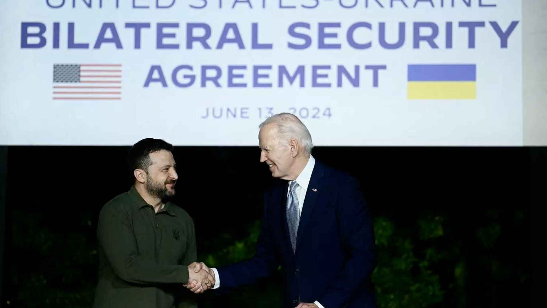 Ukraine's President Volodymyr Zelenskyy (L), US President Joe Biden (R) sign a decade long bilateral security agreement