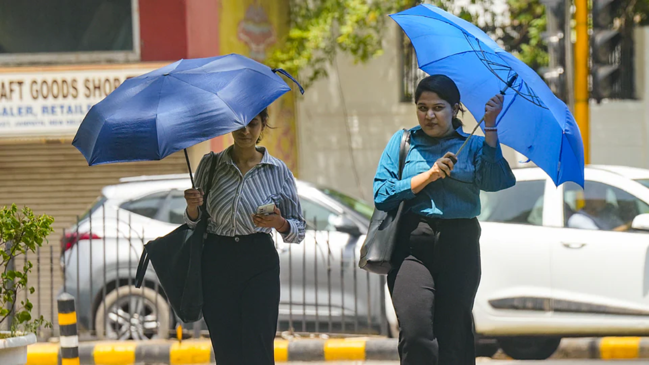 Delhi Weather Today: June 26 Starts Warm at 32.05°C, Air Quality at 100