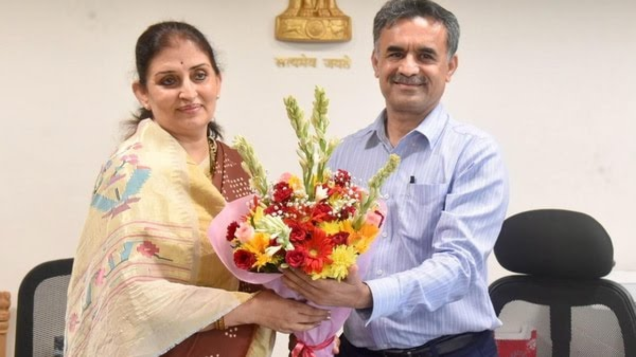 Meet Sujata Saunik: Maharashtra's First Woman Chief Secretary