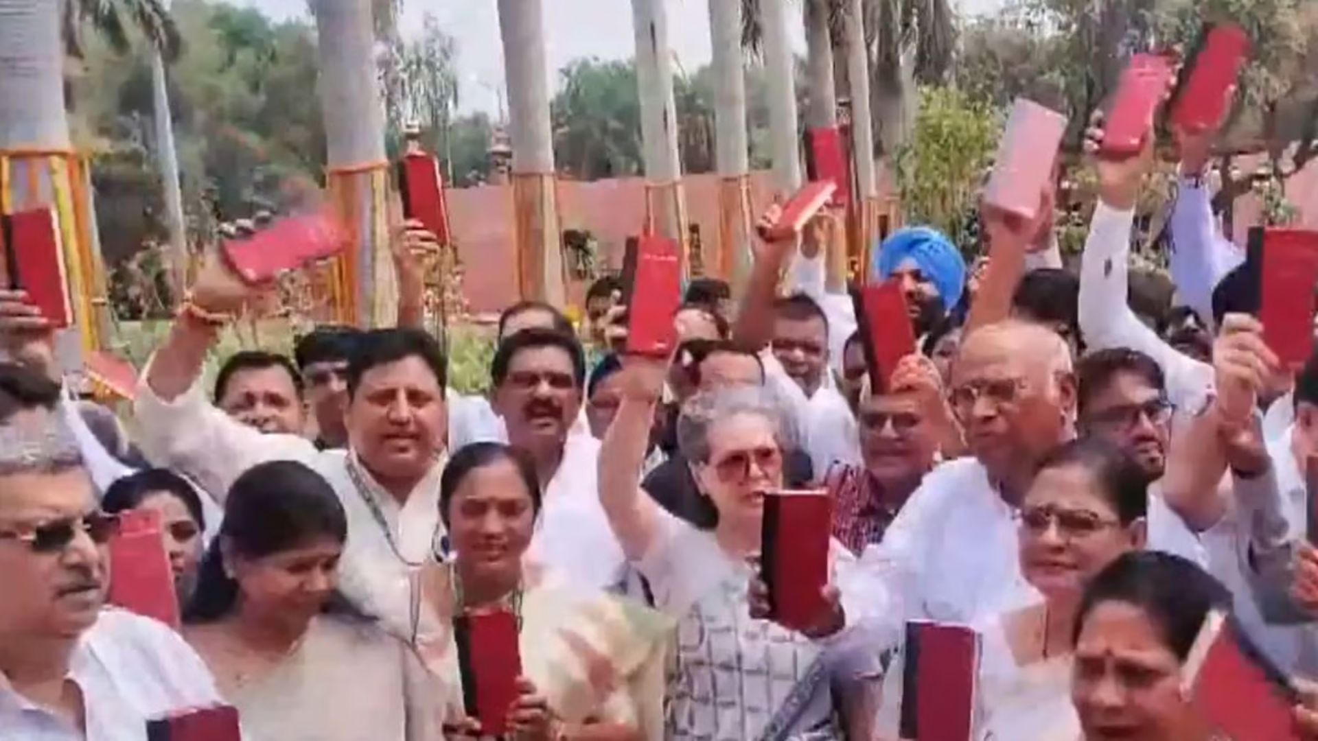 18th Lok Sabha First Session: INDIA bloc leaders including Sonia and Rahul Gandhi, protest in Parliament premises