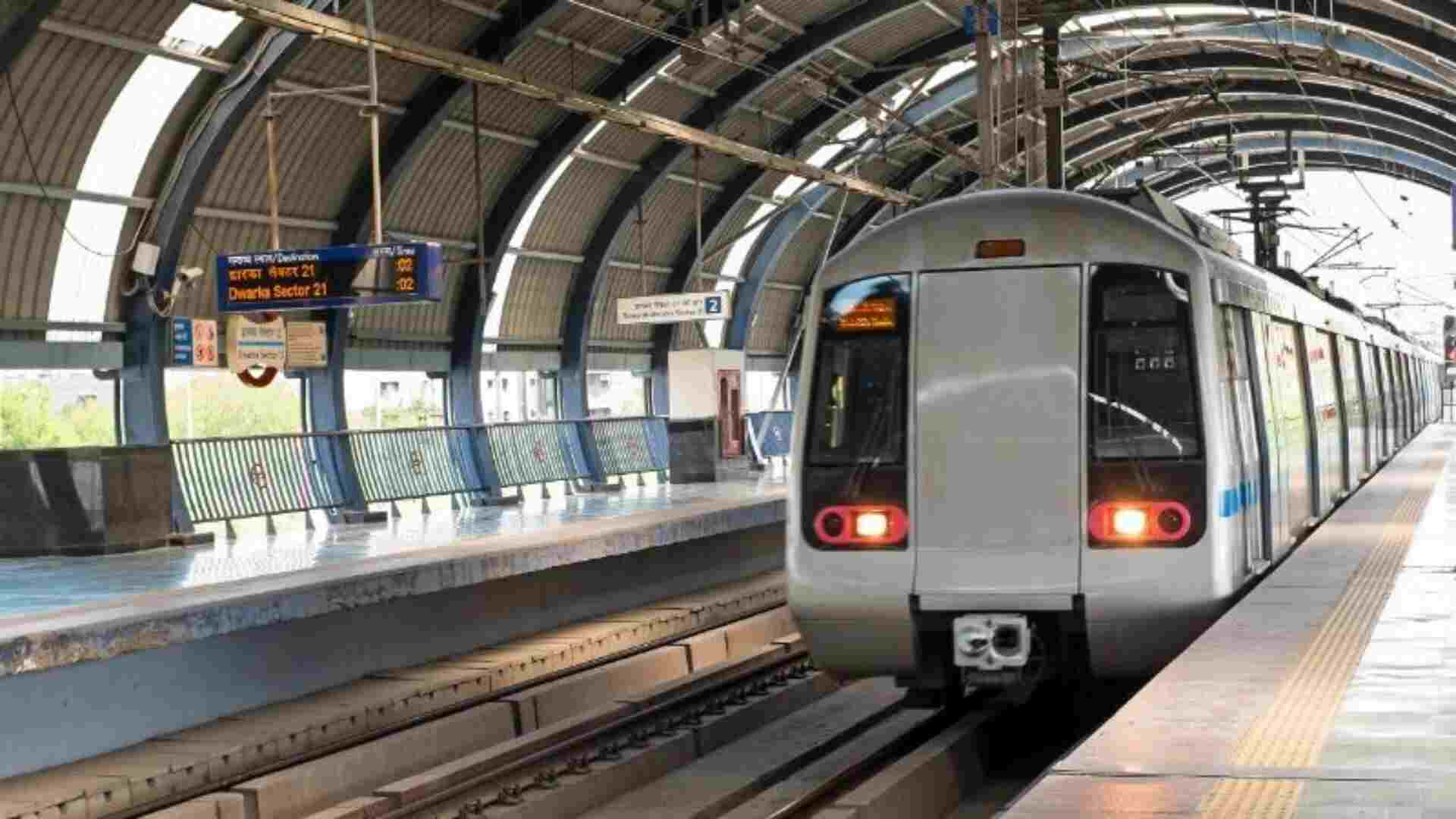 Watch: Intense Fight Between Women In Delhi Metro, Video Goes Viral