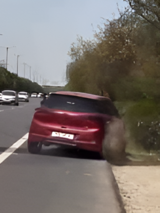 Reckless Stunt Driving In Hyundai i20 On Noida Expressway