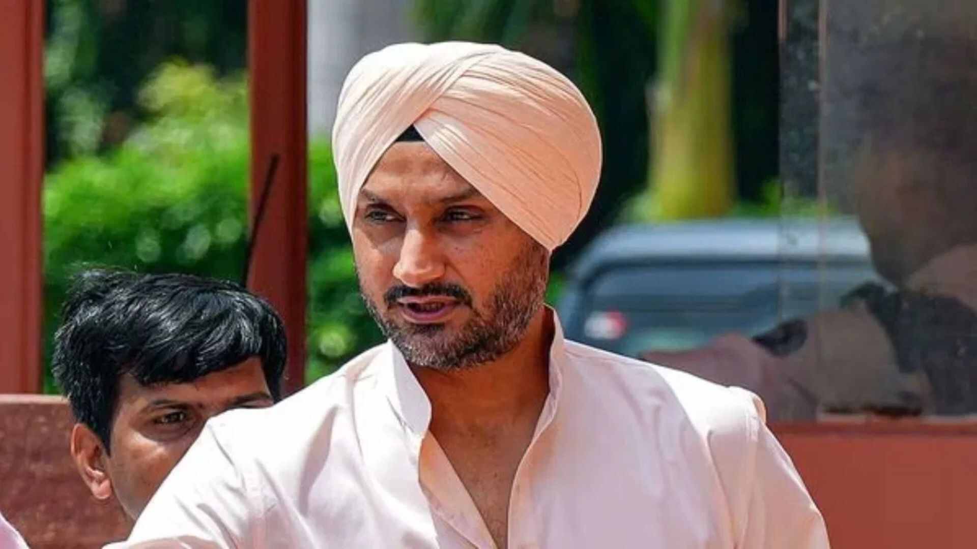 'Bolne Ki Tameez': Harbhajan Singh Criticizes Pakistani Fan, Watch