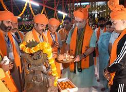 LG flags off first batch of Shri Amarnath Ji pilgrims