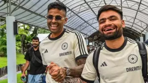 “De Do Bhaiya Bat”: Rinku Singh and Suryakumar Yadav’s Banter is a Delight for Indian Cricket Fans