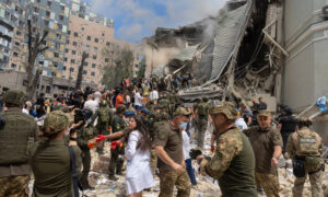 Ukraine-Horror Aftermath: Witnesses Left Shell-Shocked After Russian Missile Hit Children’s Hospital in Kyiv