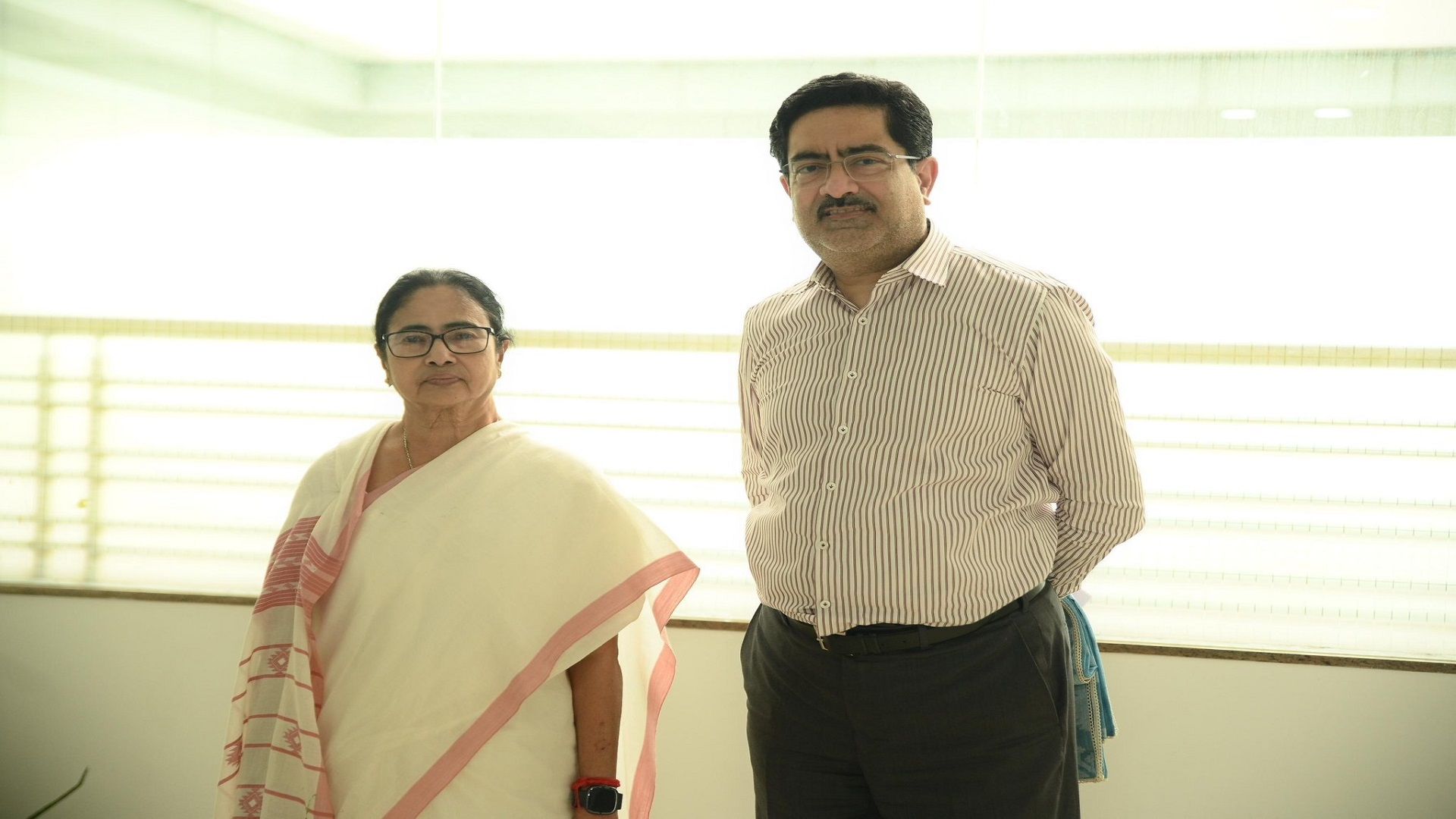 CM West Bengal Mamata Banerjee meets with Aditya Birla Group chairman to discuss business opportunities for the state.