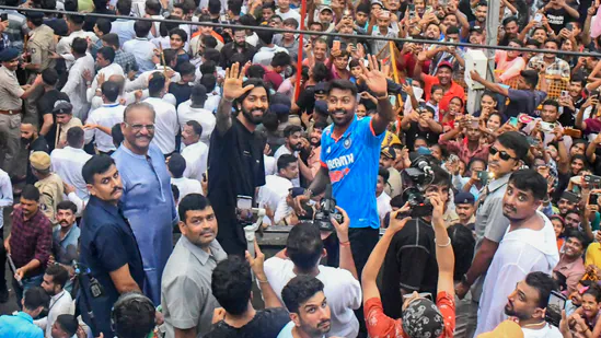 Hardik Pandya’s Redemption Party Continues: Gets a Hero’s Welcome in His Home Town – WATCH