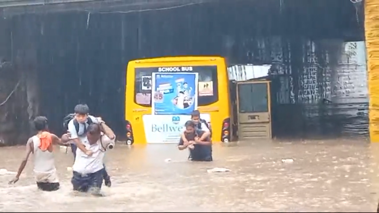 Heroic Rescue: Traffic Cop And Locals Save Kids From Flooded School Bus In MP