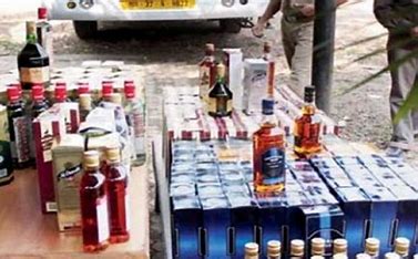 Liquor Looting Frenzy in Agra