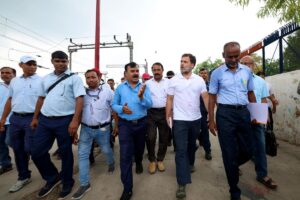 Loco pilots apprise Rahul of their issues at NDLS