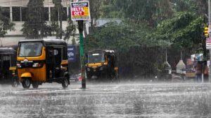 Maharashtra Districts on Alert as Heavy Rains Trigger Red and Orange Alerts