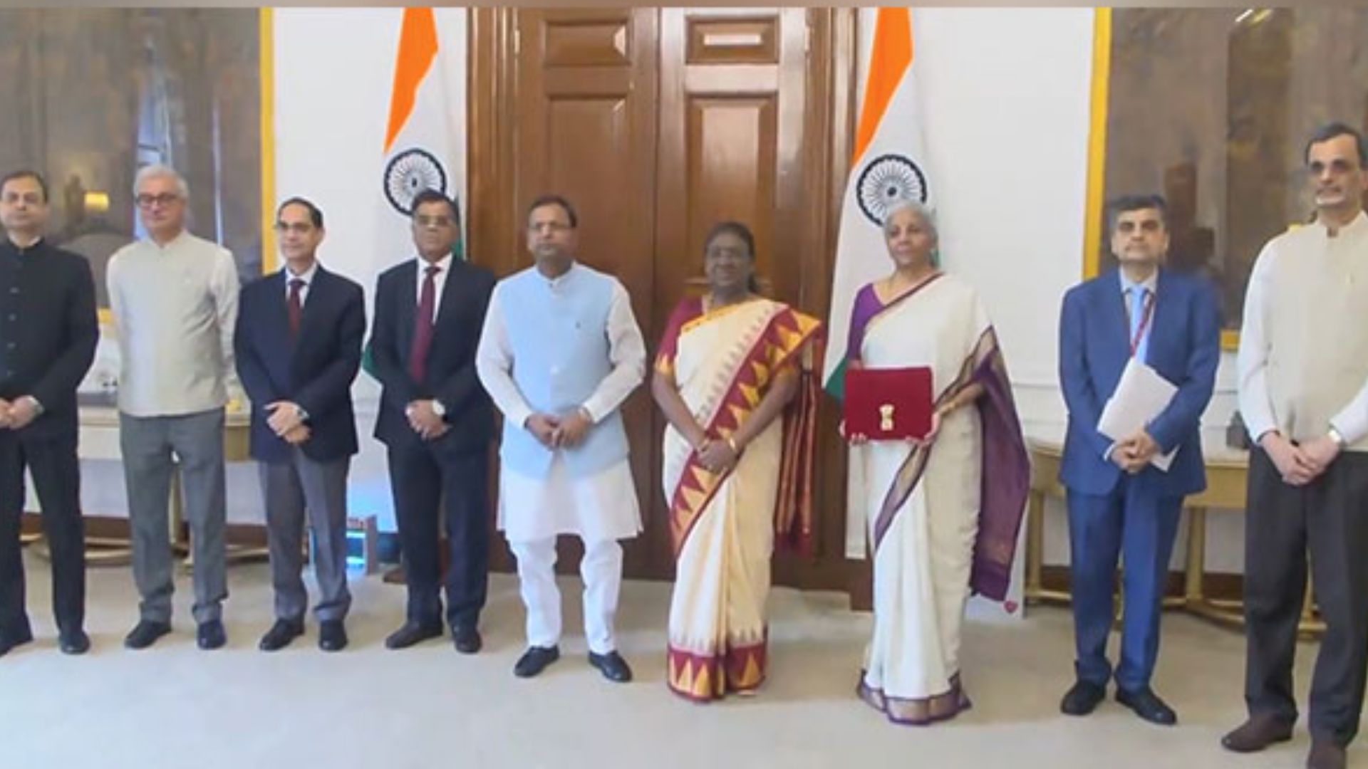 Finance Minister Nirmala Sitharaman Meets President Droupadi Murmu Before Presenting Budget