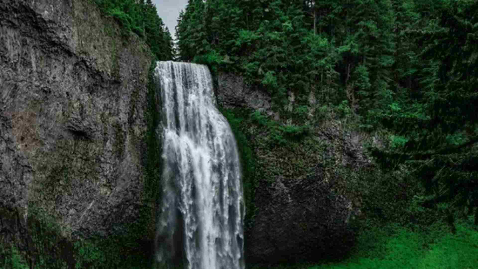 Tourists Defy Waterfall Ban During Monsoon; Karnataka Police Walks Off With Their Cloths