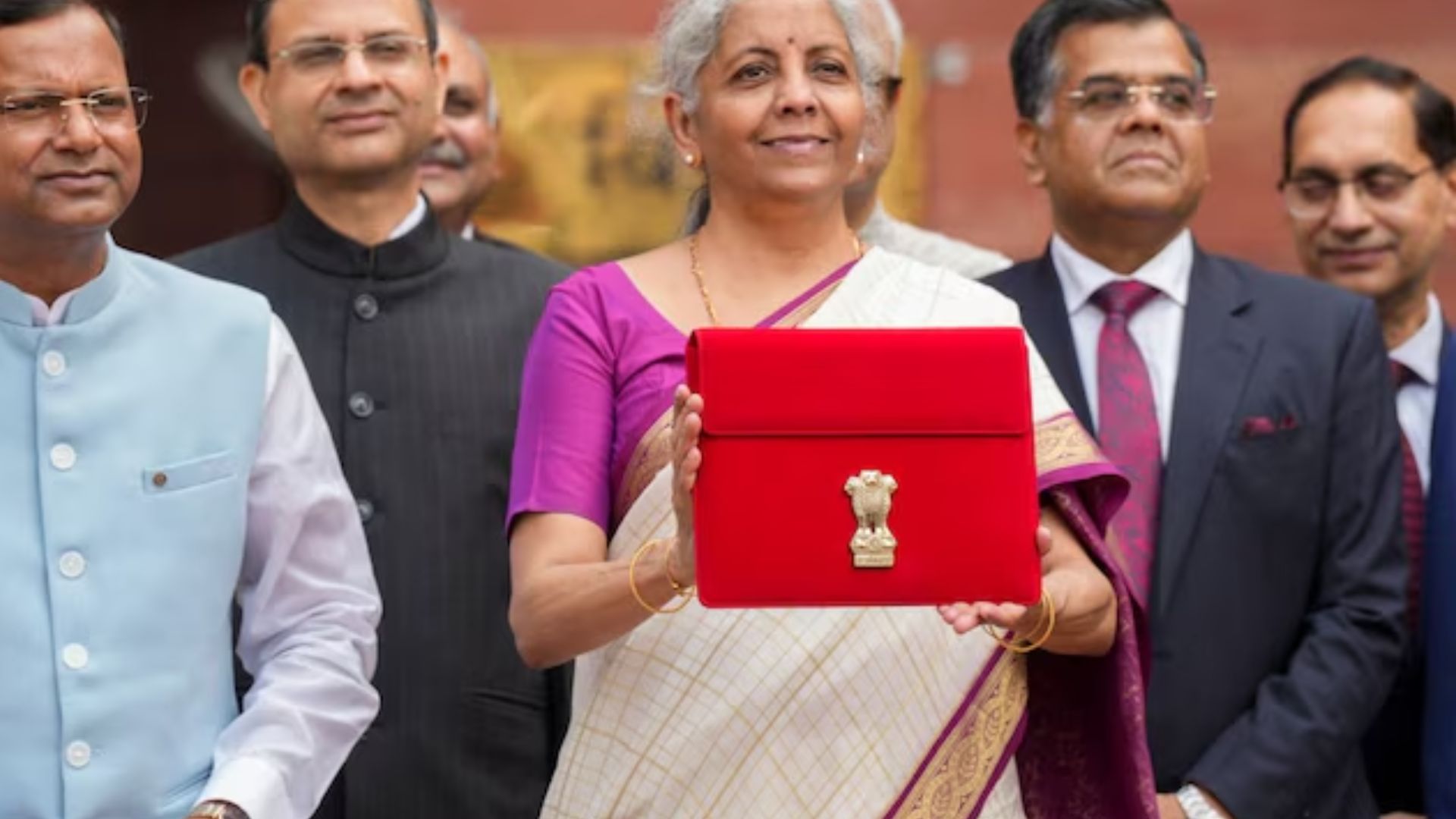 Union Budget 2024 Highlights : Focus on Employment, State Benefits, and MSME Support