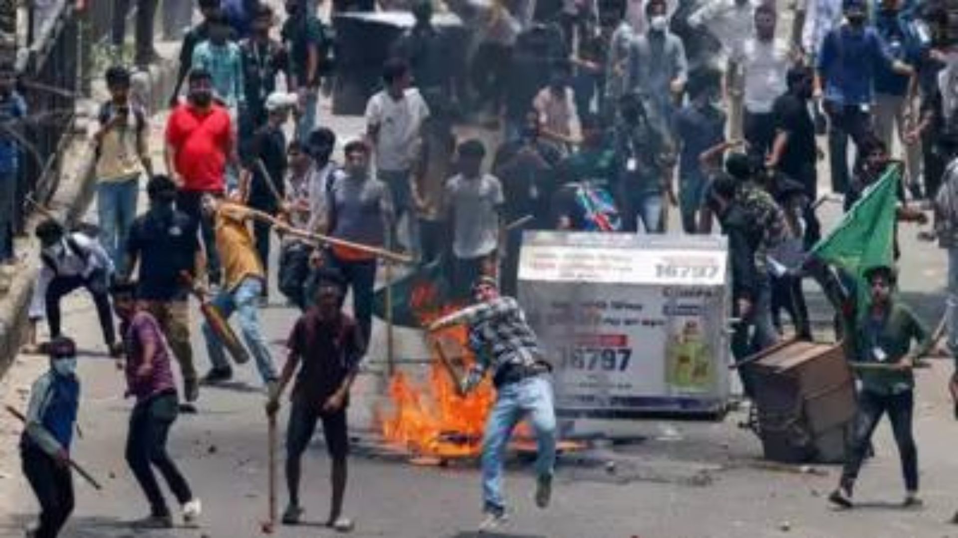 Bangladesh Student Group Halts Protests Amid Rising Death Toll