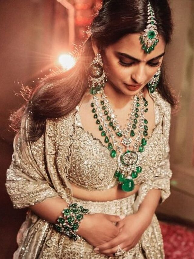 Isha Ambani’s Stunning Blouse Designs: A Blend of Intricacy and Sophistication