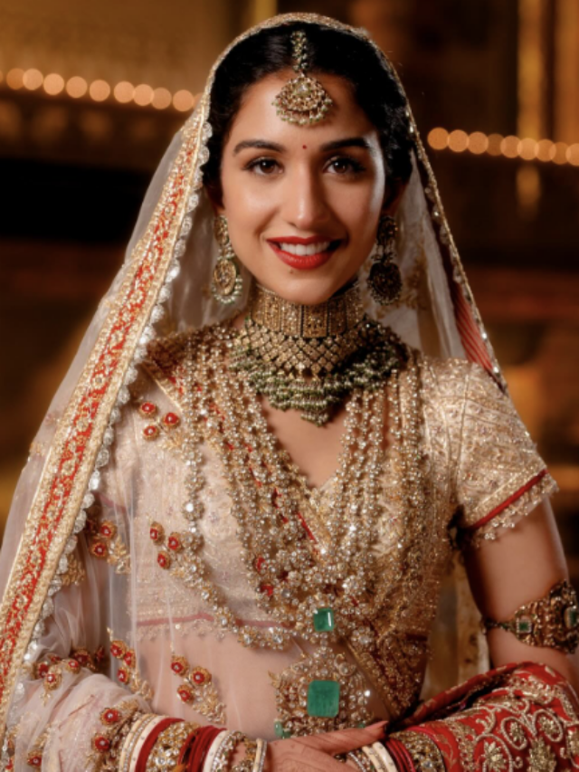 Radhika Merchant’s Breathtaking Bridal Look :Intricate Zardozi Elegance