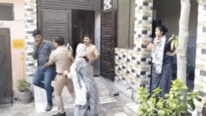 “Loyalty is Like Kohinoor Nowadays”: Users React to Viral Video Showing Woman Catching His Husband Cheating & Getting Slapped in Front of Cops – WATCH