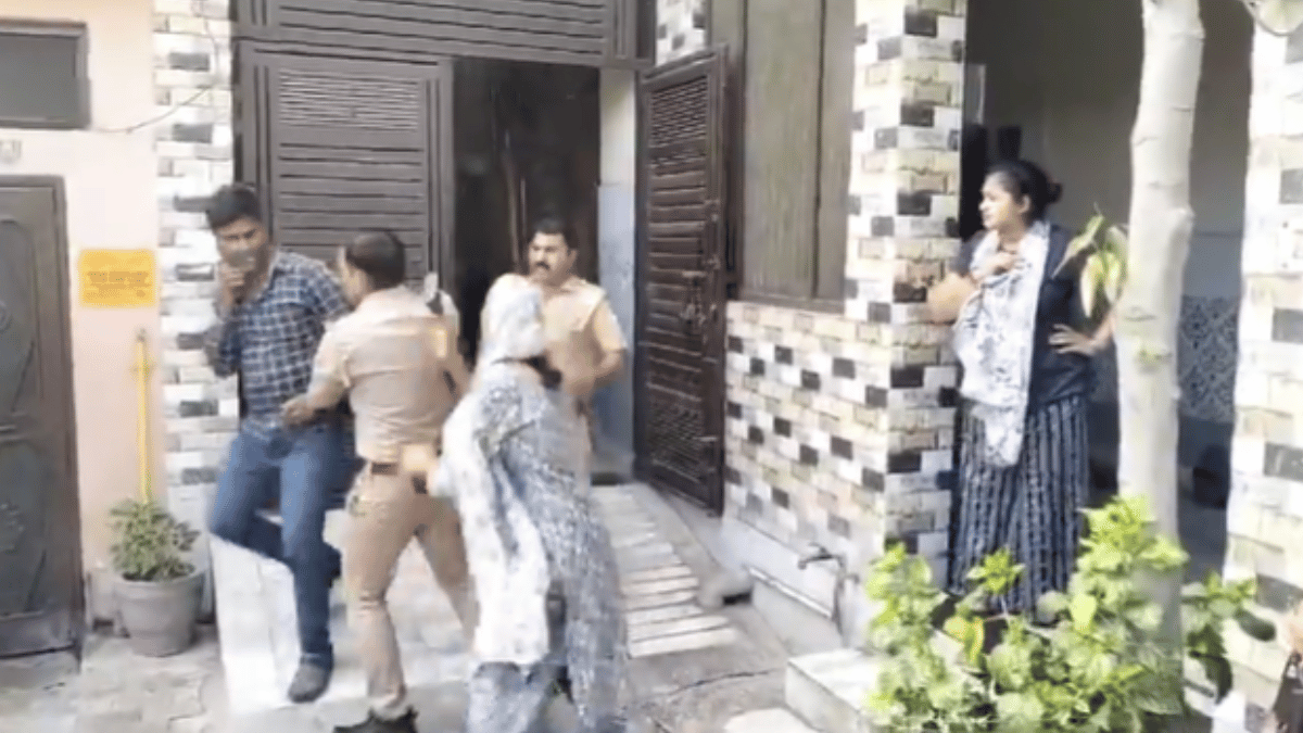 “Loyalty is Like Kohinoor Nowadays”: Users React to Viral Video Showing Woman Catching His Husband Cheating & Getting Slapped in Front of Cops – WATCH