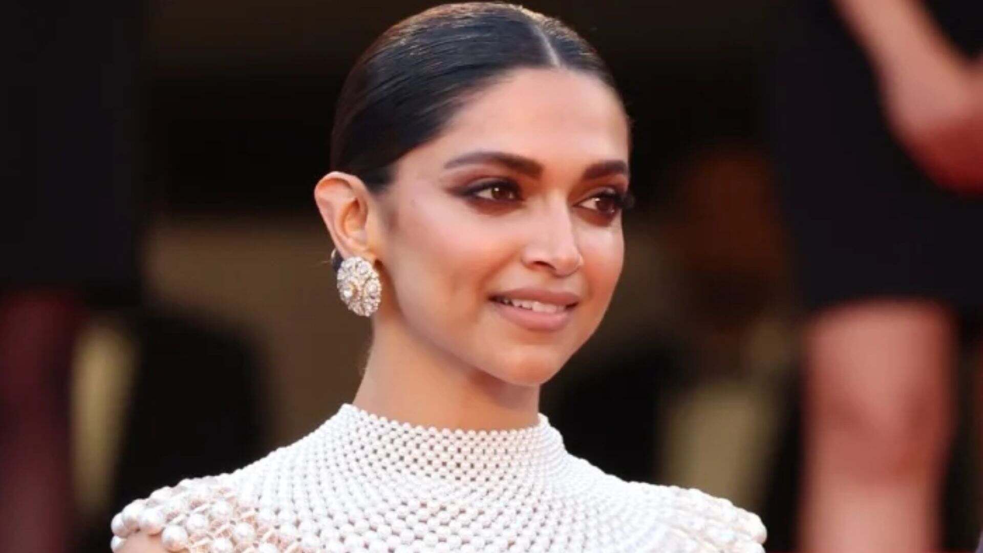 Deepika Padukone Spotted Out in Mumbai Ahead of September Due Date: Watch