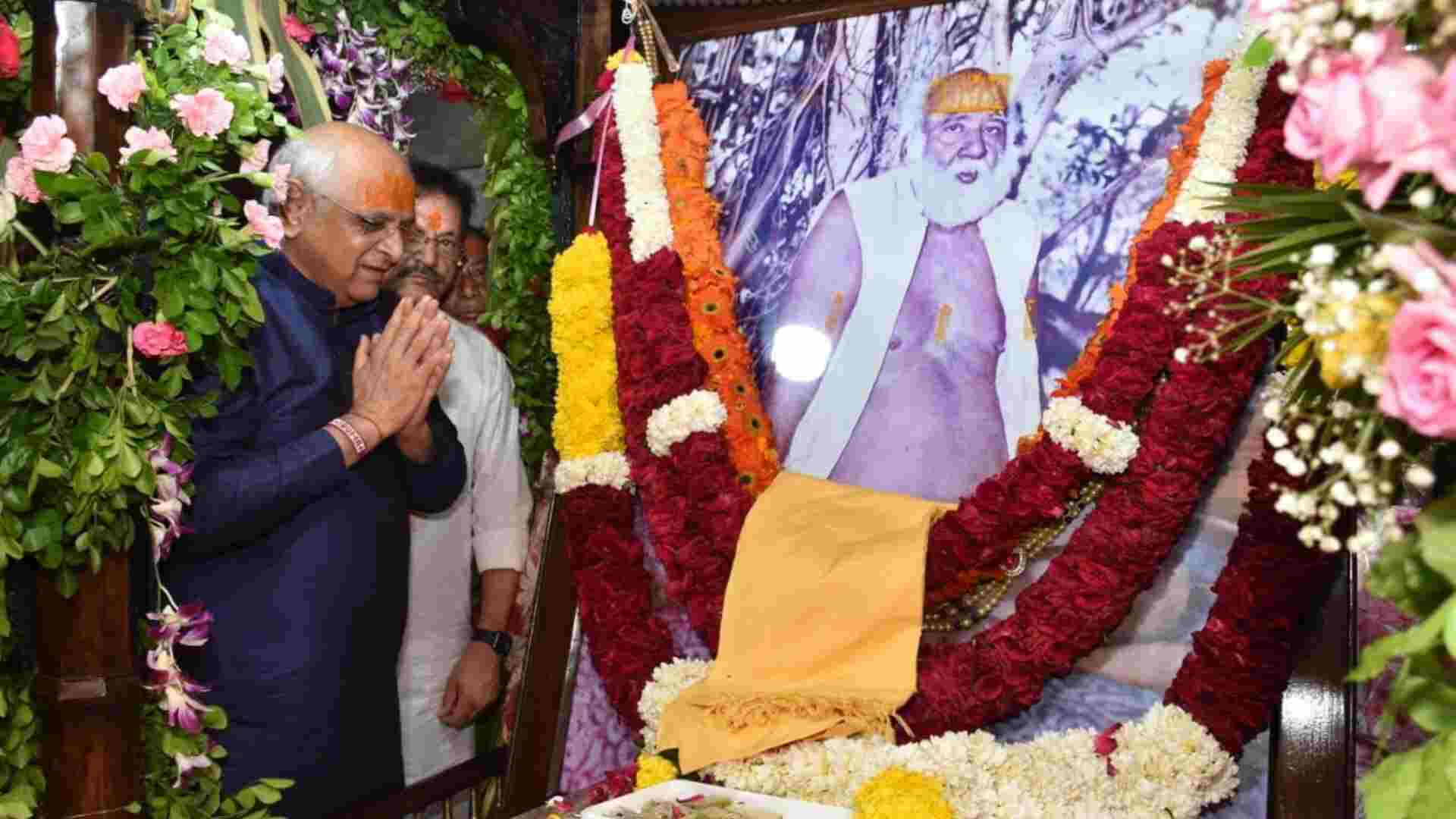 CM Bhupendra Patel visiting Guru Ashram on the occasion of Guru Purnima (Image: X/@Bhupendrapbjp)