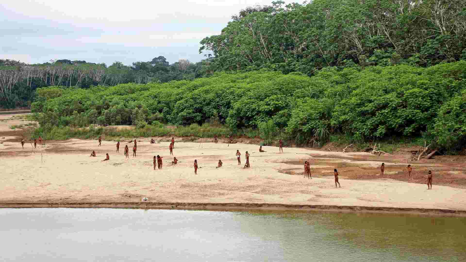 Photos Reveal Uncontacted Mashco Piro Tribe In Peruvian Amazon