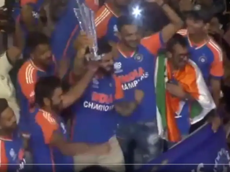 Team India's T20 World Cup Victory Parade: Rohit Sharma, Virat Kohli Dance Their Way Through to Wankhede