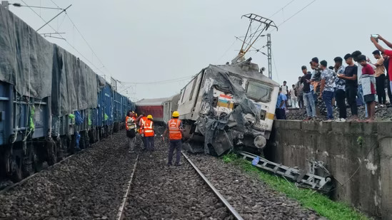 Howrah-Mumbai Express Train's 14 Coaches Derail in Jharkhand; 6 Injured