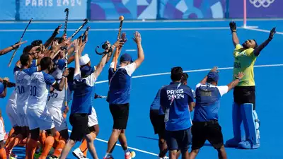 Teammates Bow Down to PR Sreejesh As ‘The Great Wall of Indian Hockey’ Bids Adieu to the Game – WATCH