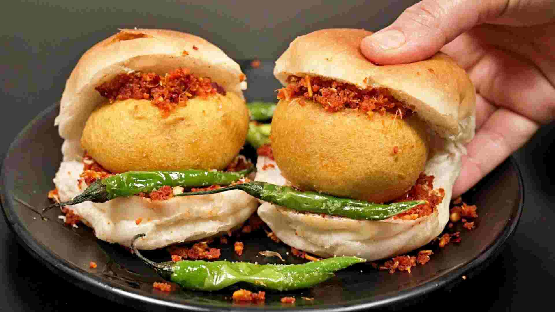 Try These Unique Vada Pab On The Streets of Mumbai