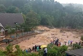 Wayanad landslides : Army finds 4 People Alive in Rubble Amid Rescue Operations