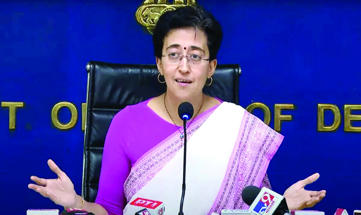 Atishi issues notice over I-Day ad missing CM’s photo