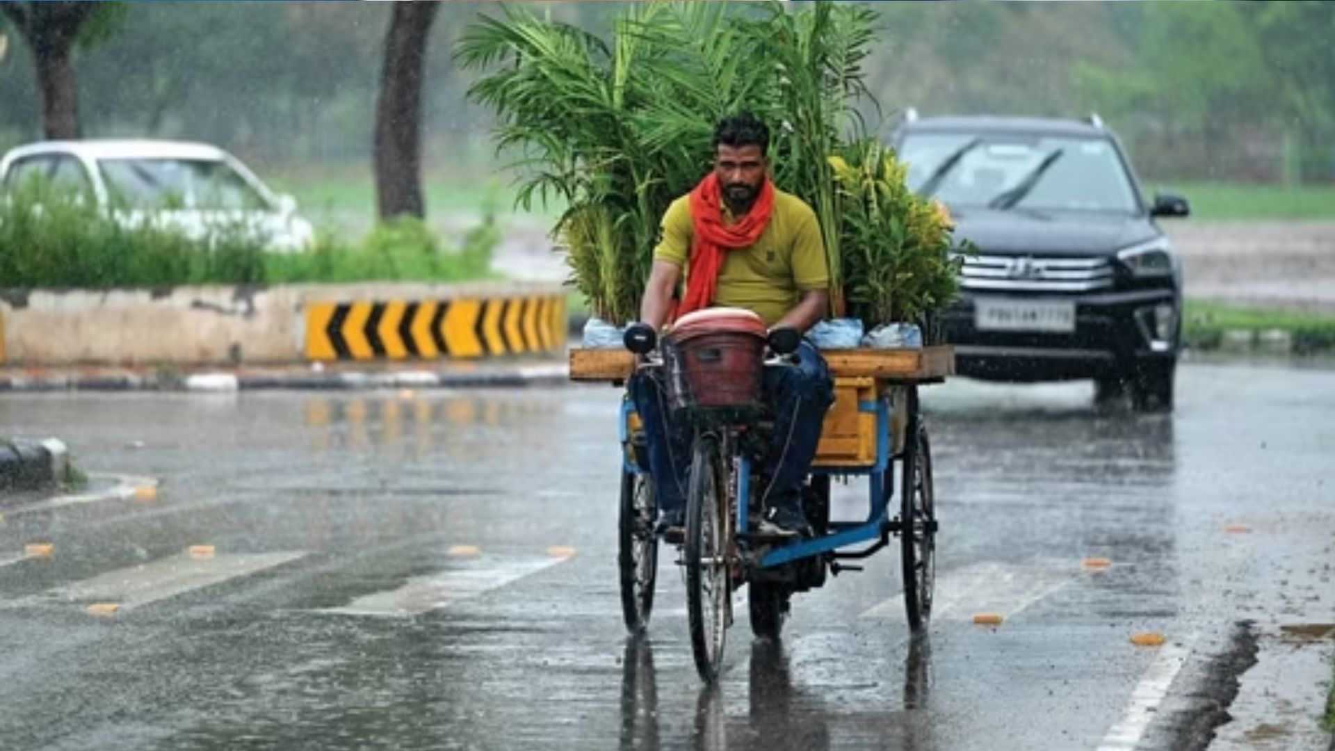 IMD Issues Red Alert for Heavy Rainfall In West